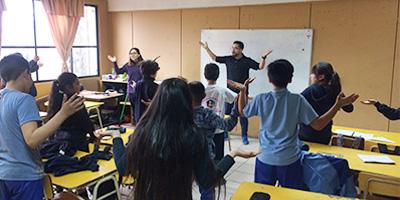 Una dinámica rompehielos dio inicio al taller de Alimentación Saludable en el Liceo Profesora Gladys Valenzuela.