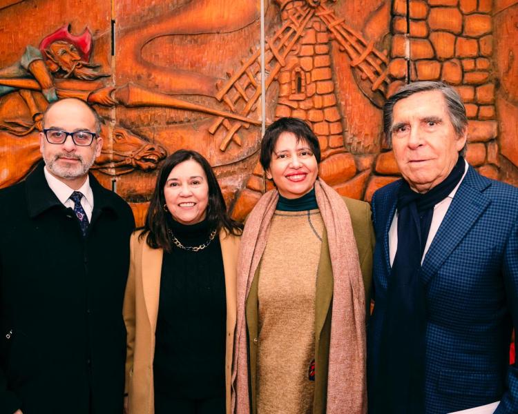 Juan Barrios, director del Liceo Miguel de CervantesSaavedra; Margarita Makuc, jefa de la División de Educación General del Mineduc; Viviana Castillo, jefa de la Unidad de Currículum y Evaluación y Eduardo Freí Bolivar, presidente Fundación CAP