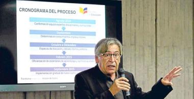 Fotografía de Cesar Coll en una conferencia. 