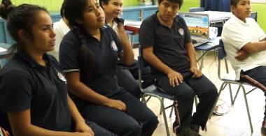 estudiantes de educación especial en una clase