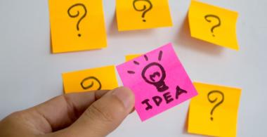 la imagen muestra un post-it con dibujos