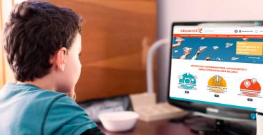 Imagen de niño navegando en educarchile