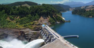 bosque, tranque de agua, represa y cascada de agua